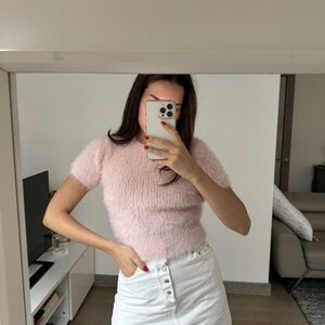 zara fluffy pink crop top